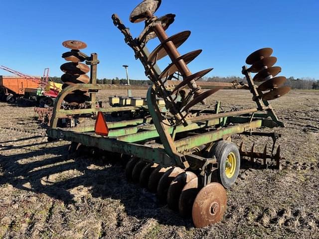 Image of John Deere 235 equipment image 3