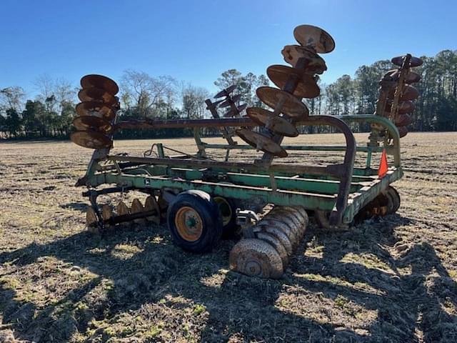 Image of John Deere 235 equipment image 2