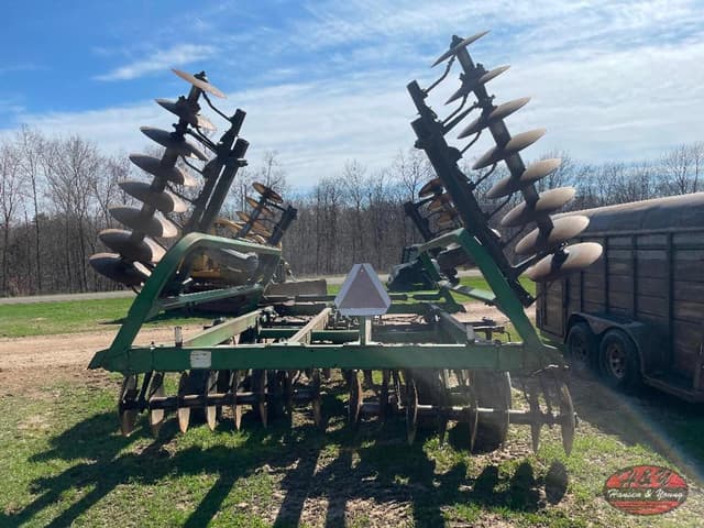 Image of John Deere 235 equipment image 2
