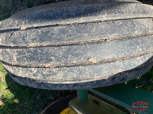 Image of John Deere 235 equipment image 4