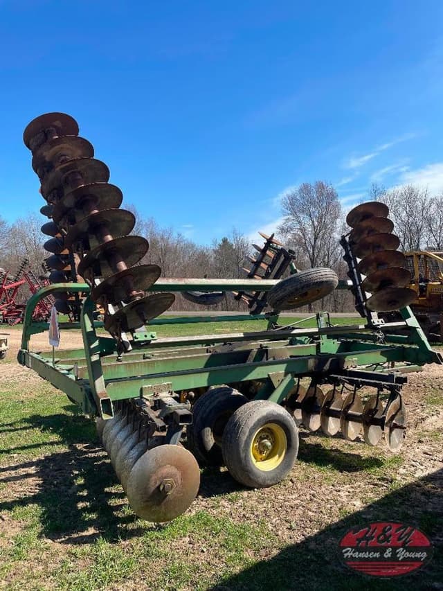 Image of John Deere 235 equipment image 3