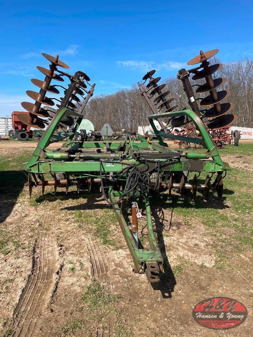 John Deere 235 Equipment Image0