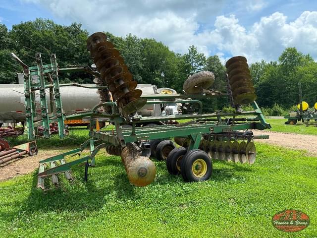 Image of John Deere 235 equipment image 2