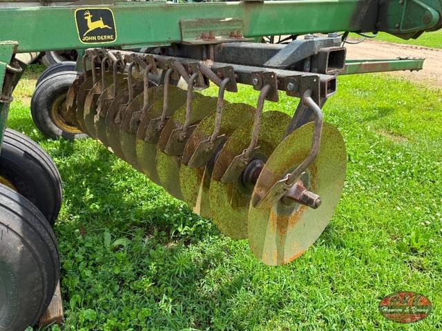 Image of John Deere 235 equipment image 3