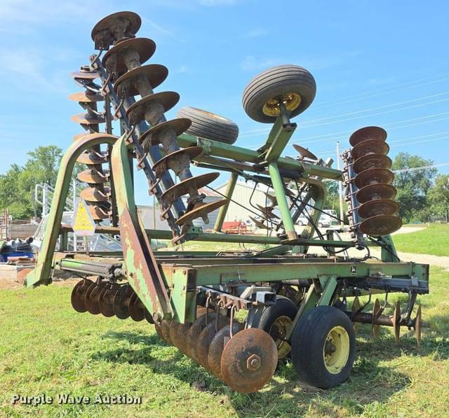 Image of John Deere 235 equipment image 4