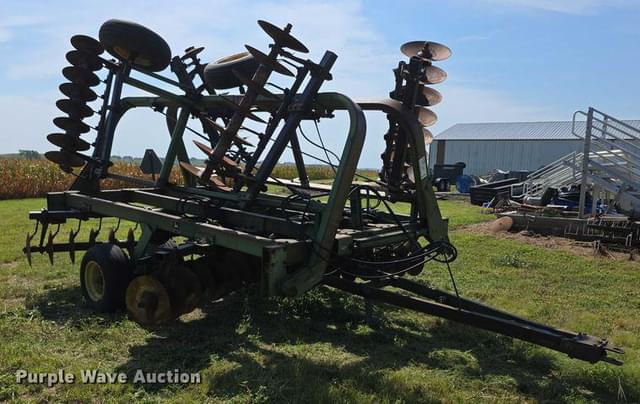 Image of John Deere 235 equipment image 2