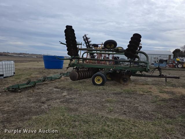 Image of John Deere 235 equipment image 3