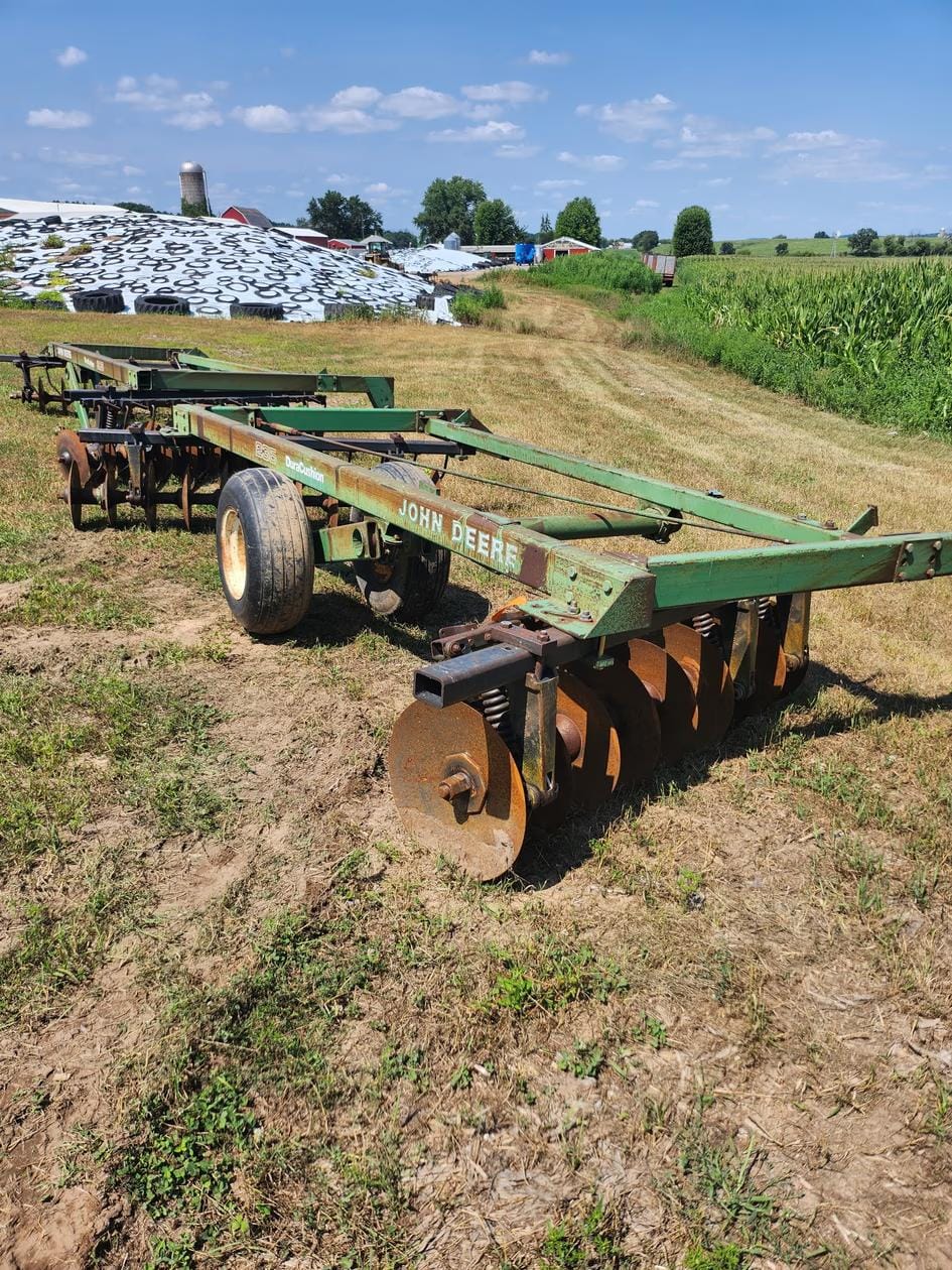 John Deere 235 Equipment Image0