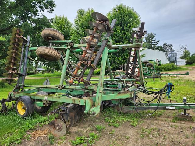 Image of John Deere 235 equipment image 1