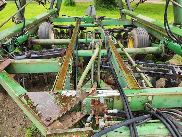 Image of John Deere 235 equipment image 3