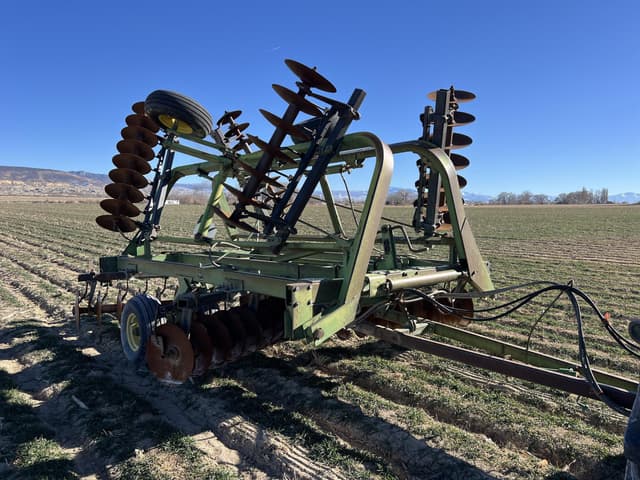 Image of John Deere 235 equipment image 1