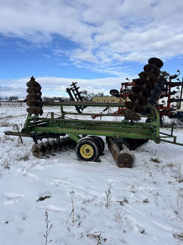 Image of John Deere 235 equipment image 4