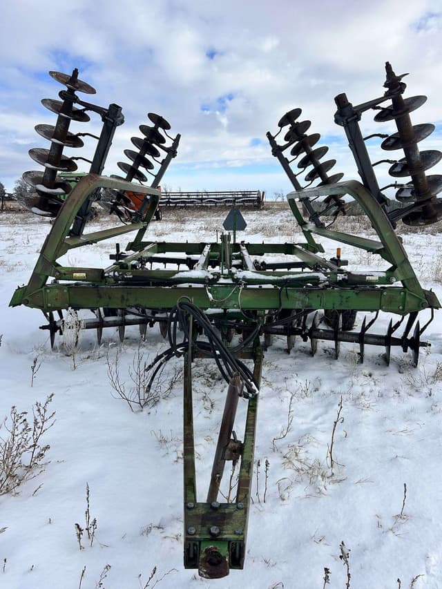 Image of John Deere 235 equipment image 1