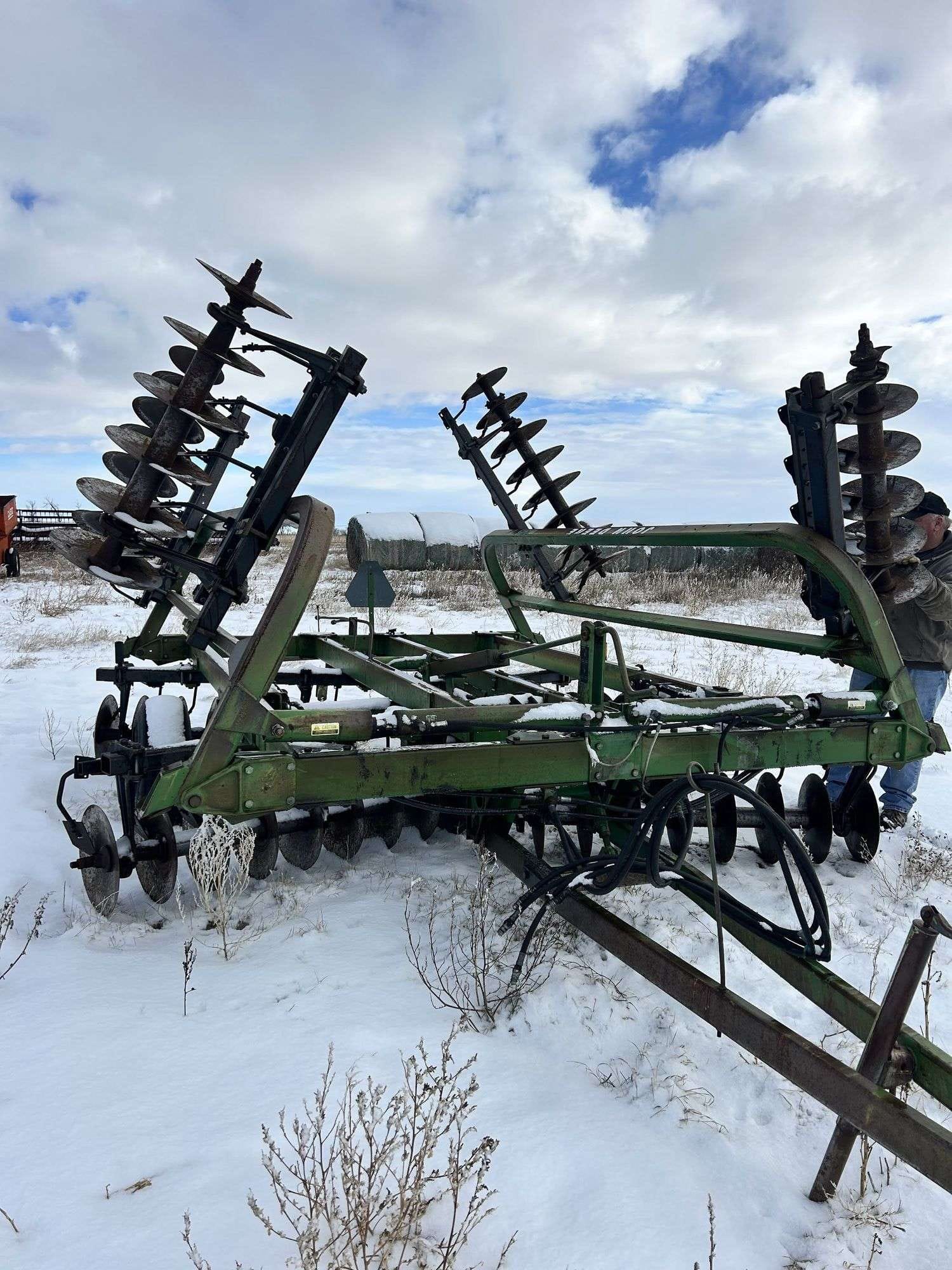 John Deere 235 Equipment Image0