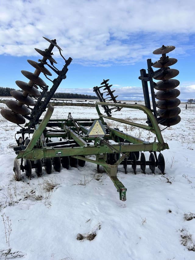 Image of John Deere 235 equipment image 2