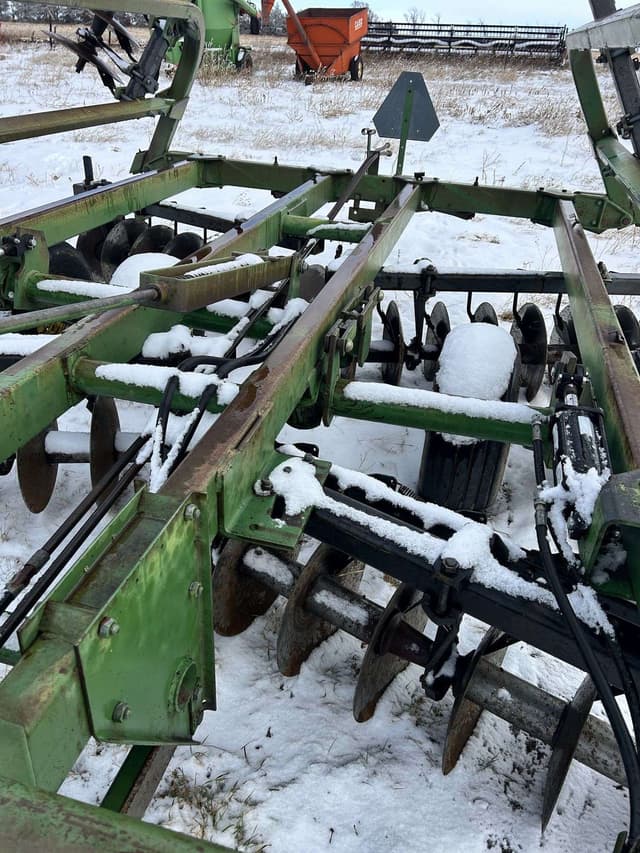 Image of John Deere 235 equipment image 3