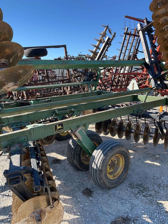 Image of John Deere 235 equipment image 3