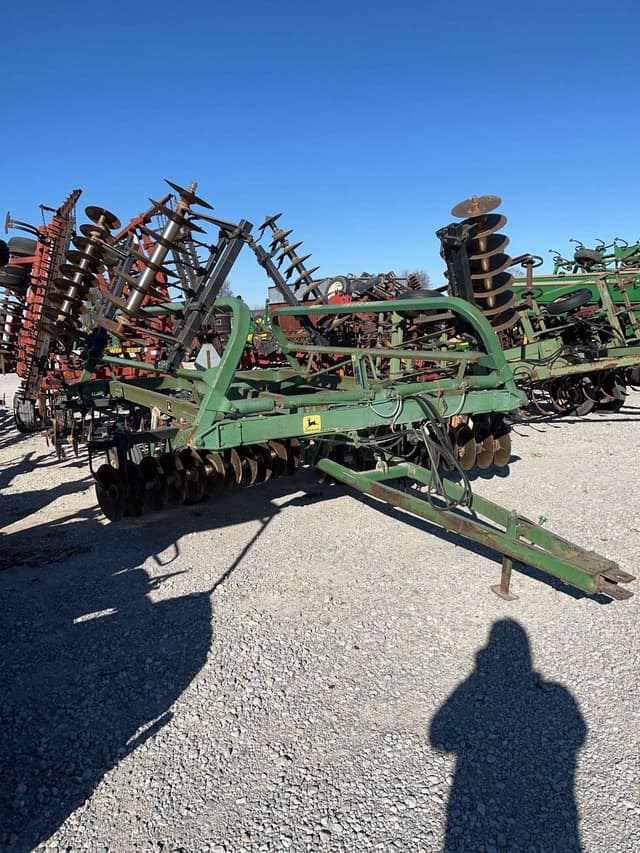 Image of John Deere 235 equipment image 2