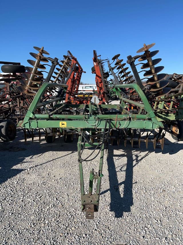 Image of John Deere 235 equipment image 1