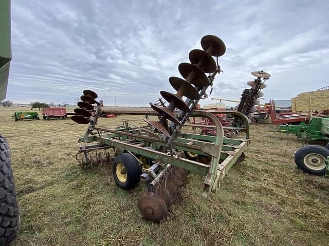 Image of John Deere 235 equipment image 4