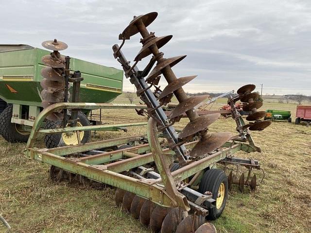 Image of John Deere 235 equipment image 2