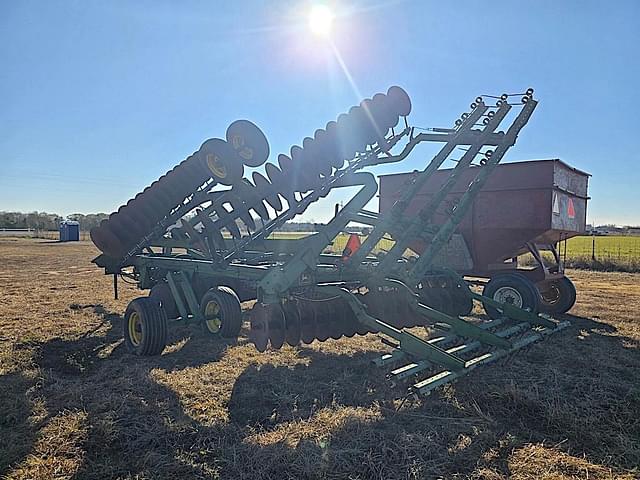 Image of John Deere 235 equipment image 3