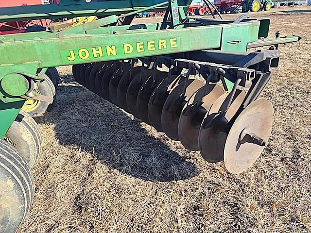 Image of John Deere 235 equipment image 1