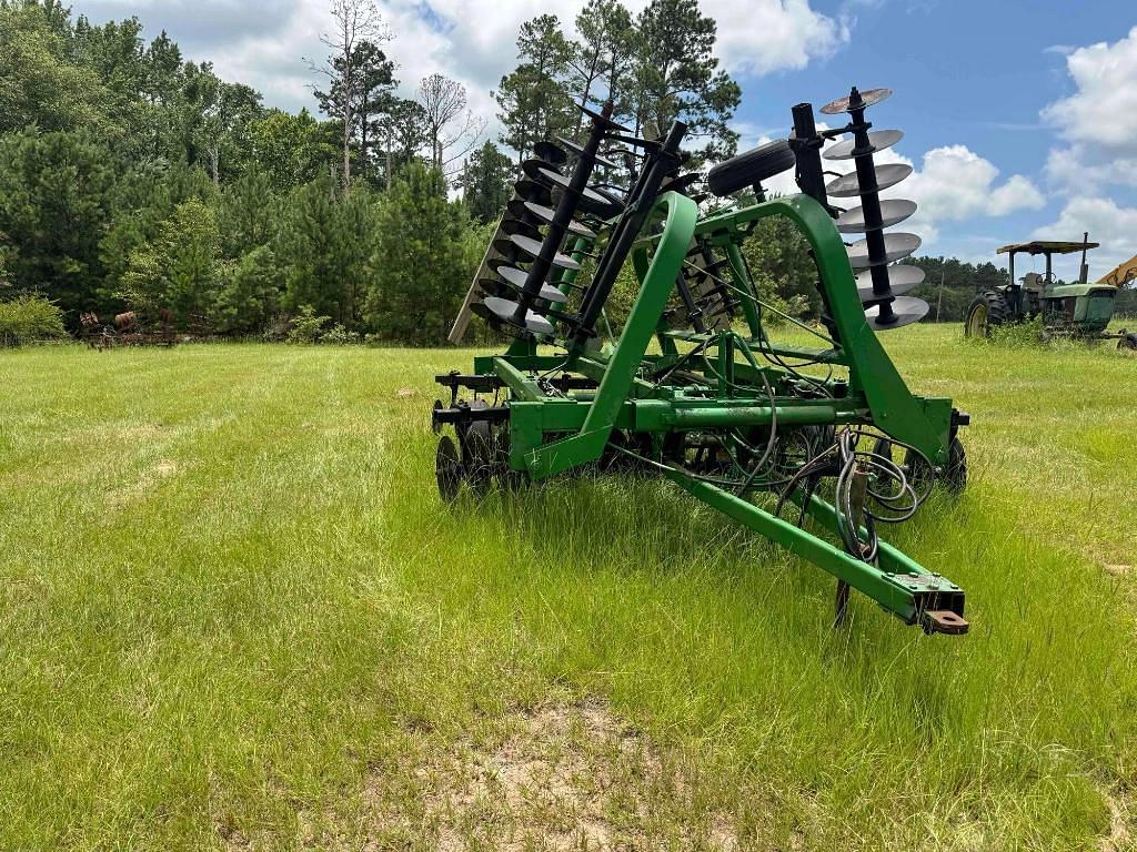 Image of John Deere 235 Image 0
