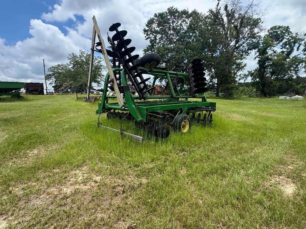 Image of John Deere 235 Image 1