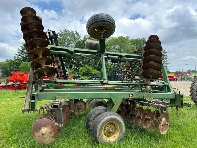 Image of John Deere 235 equipment image 2