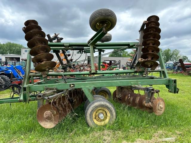 Image of John Deere 235 equipment image 1