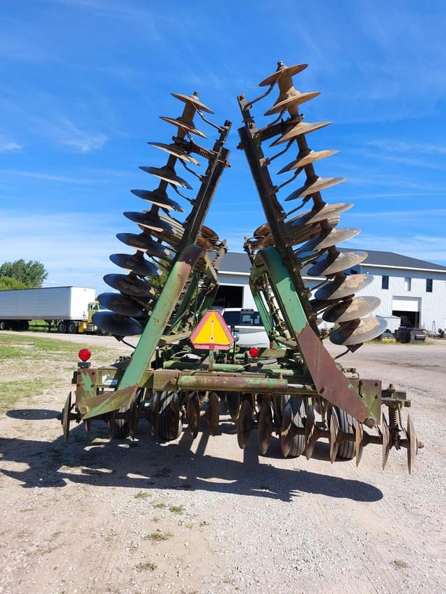 Image of John Deere 235 equipment image 4