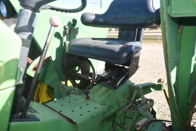 Image of John Deere 2355 equipment image 4
