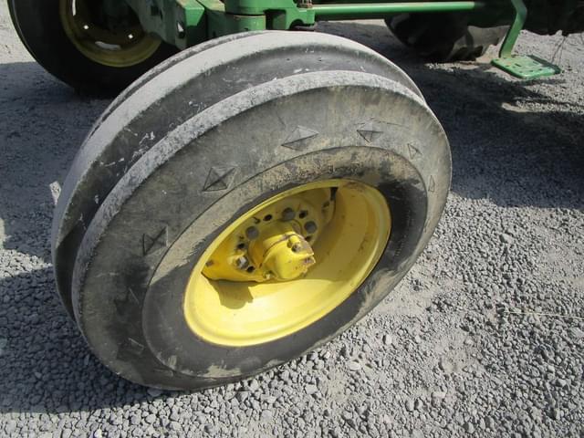Image of John Deere 2355 equipment image 3