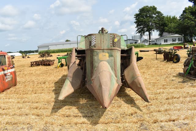 Image of John Deere 237 equipment image 2