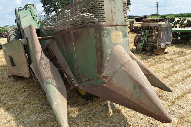 Image of John Deere 237 equipment image 4