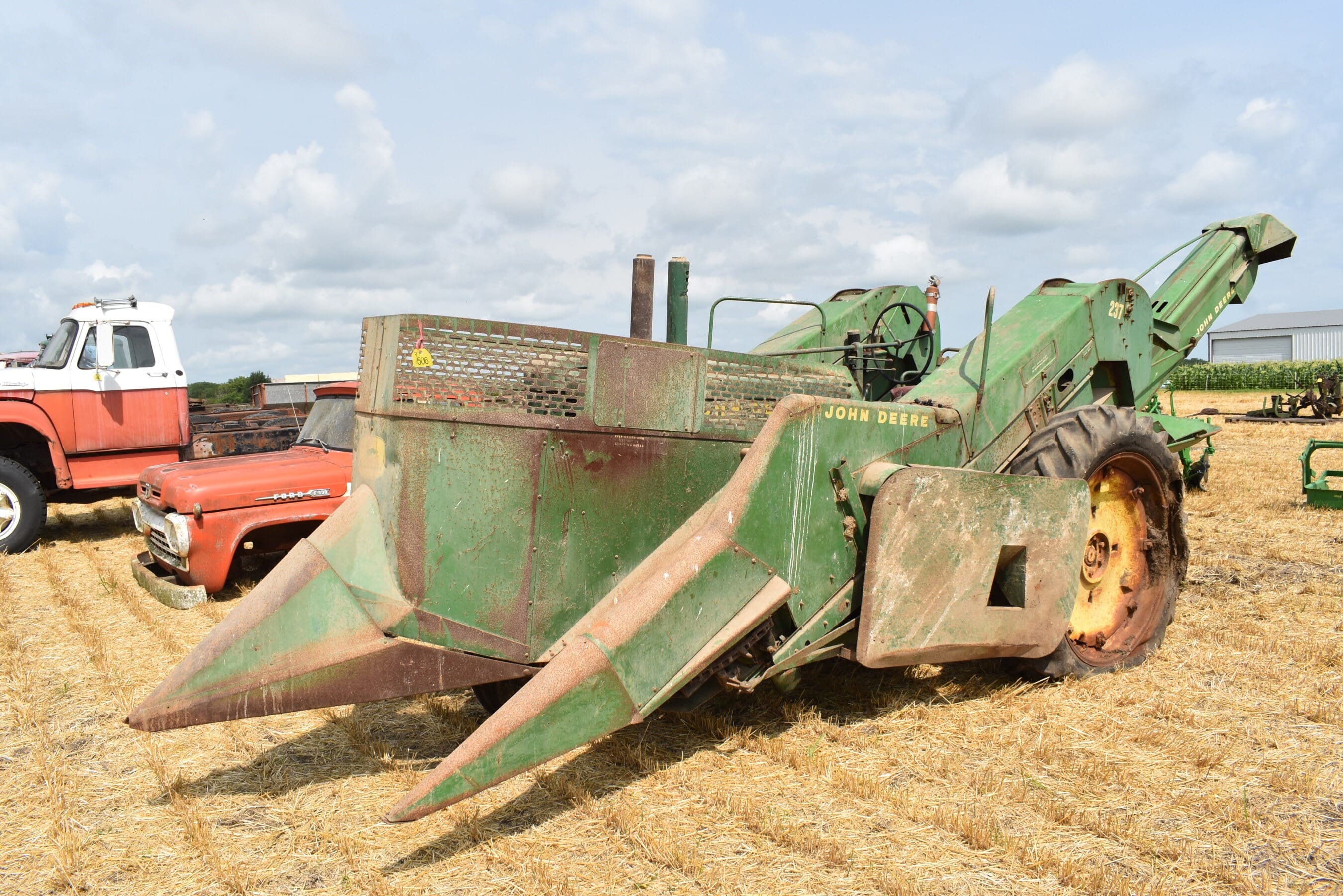 John Deere 237 Equipment Image0