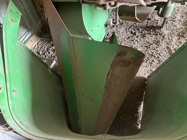 Image of John Deere 237 equipment image 3
