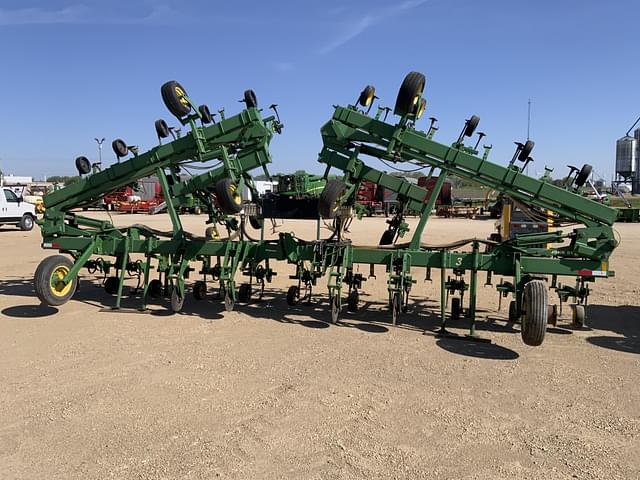 Image of John Deere 845 equipment image 1