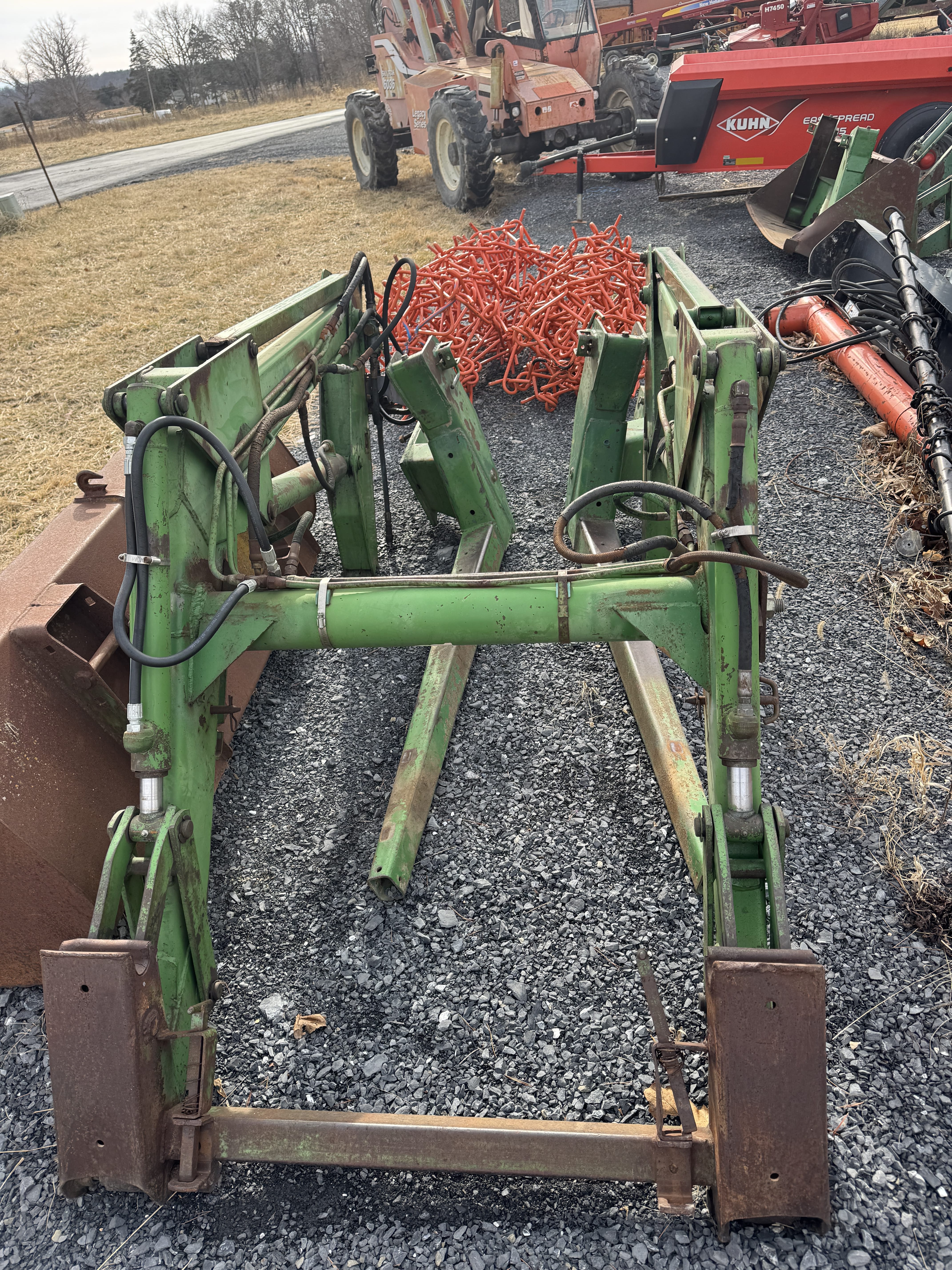 John Deere 240 Equipment Image0