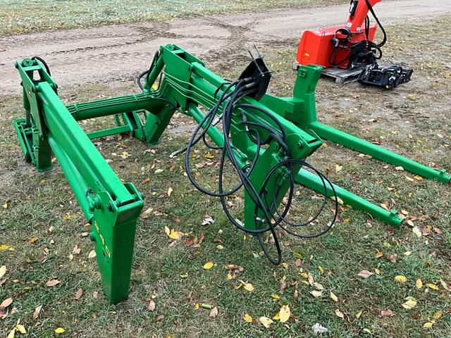 Image of John Deere 240 equipment image 3