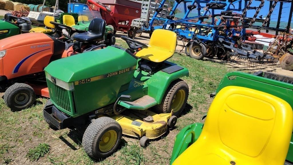 Main image John Deere 240