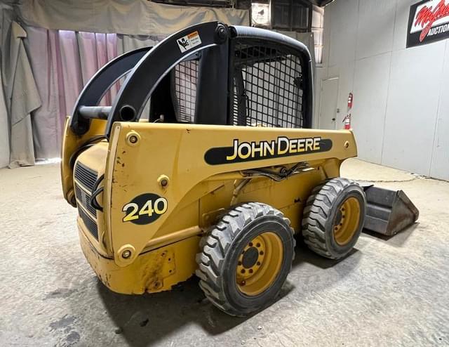 Image of John Deere 240 equipment image 4