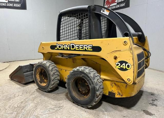 Image of John Deere 240 equipment image 2
