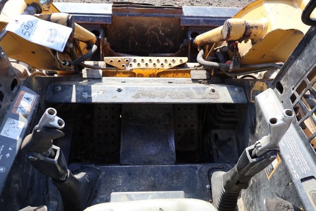 Image of John Deere 240 equipment image 4