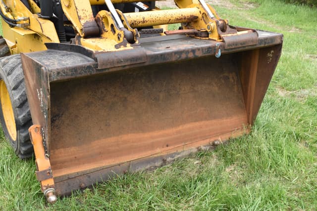 Image of John Deere 240 equipment image 3