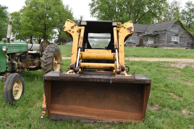 Image of John Deere 240 equipment image 1