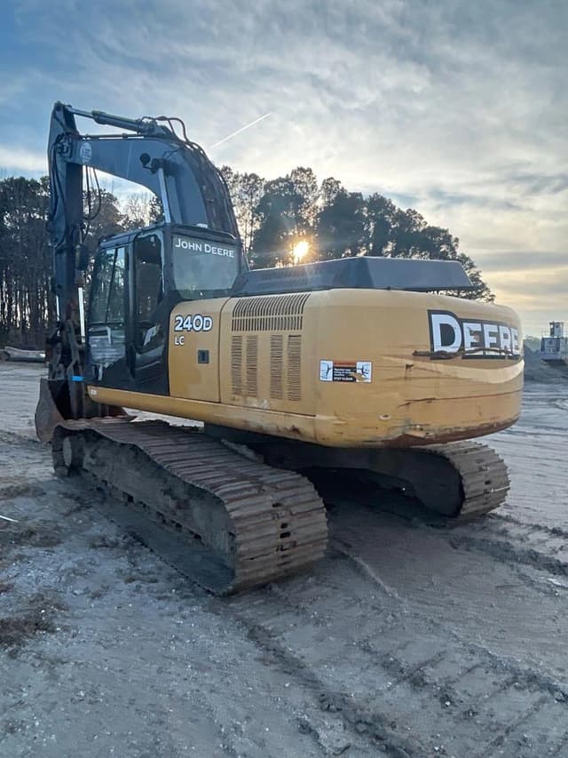 Image of John Deere 240D equipment image 3