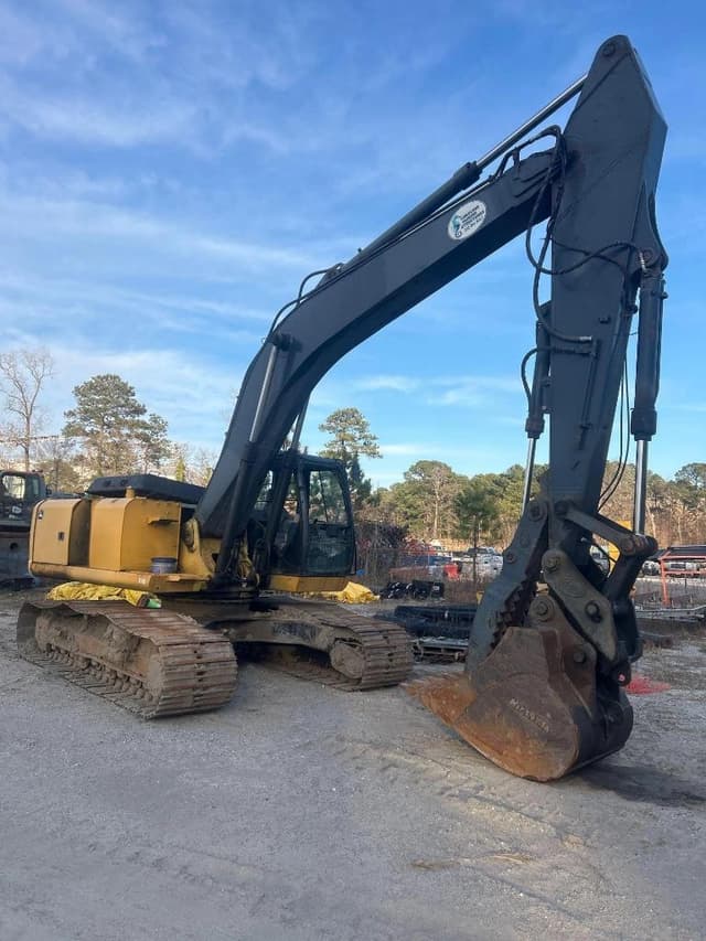 Image of John Deere 240D equipment image 1