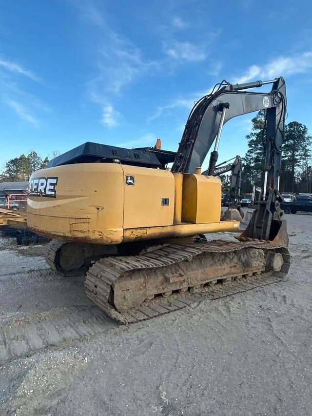 Image of John Deere 240D equipment image 2